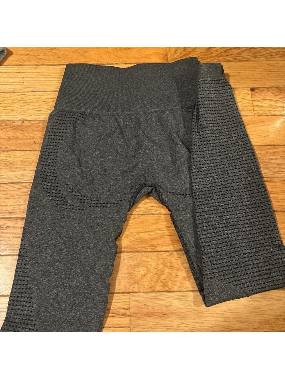 Gymshark Women's Grey Legging - Picture 2 of 3